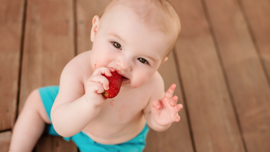 De qué forma puedo ofrecer la fruta cuando comienza la alimentación  complementaria?