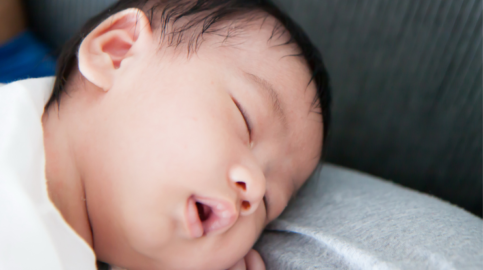 ¿Es normal que duerma siempre con la boca abierta?