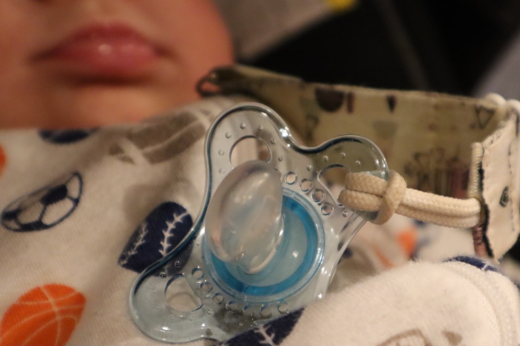 Chupete y lactancia: ¿Le puedo dar el chupete a mi bebé? - LactApp Blog