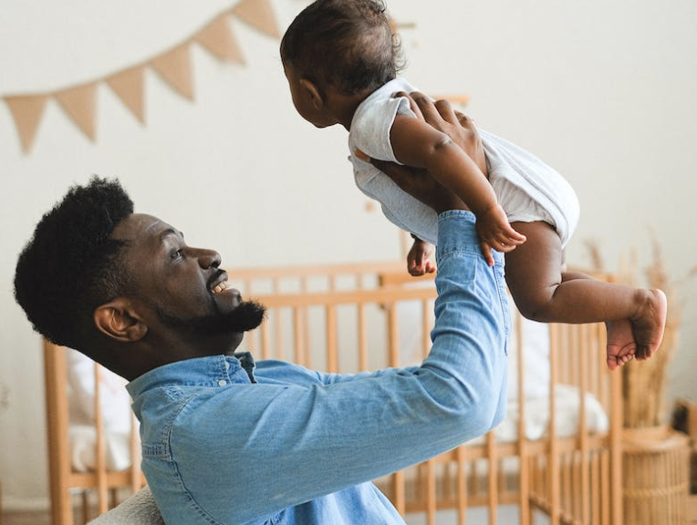 El rol del padre durante el posparto: 10 consejos de acompañar a una madre  - La app de lactancia materna más completa y personalizada | LactApp